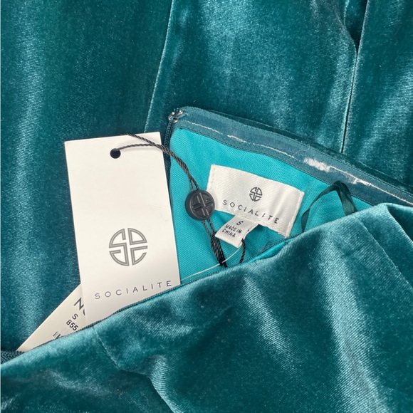 Socialite Deep Teal Strapless Sheath Velvet Midi Dress - Picture 5 of 5